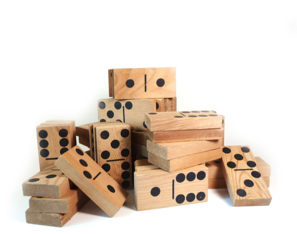 wooden yard dominoes game
